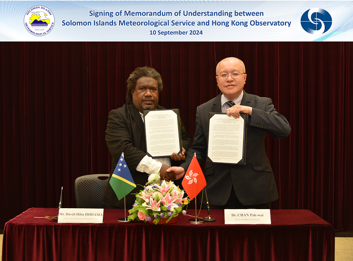 The MOU was signed by the Director of the Hong Kong Observatory, Dr Chan Pak-wai, and the Director of the Solomon Islands Meteorological Service, Mr David Hiba Hiriasia